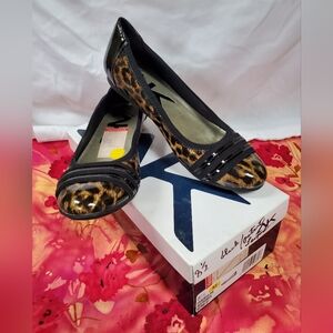 Size 8.5 Anne Klein Sport Leopard Patent Ballet Flats in Black and Brown